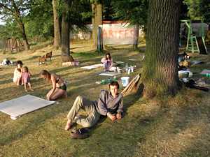 Účastníci workshopů na pláži Ostende