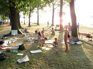 Účastníci workshopů na pláži Ostende