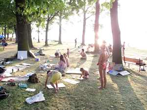 Účastníci workshopů na pláži Ostende