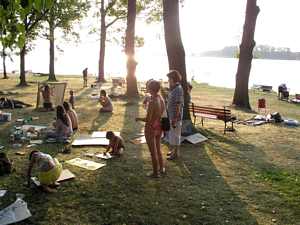 Účastníci workshopů na pláži Ostende