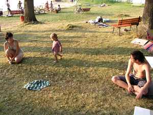 Účastníci workshopů na pláži Ostende