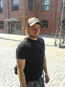 Tomáš Bárta na mě bafnul a pak mi poradil jak dovnitř. Je fakt milej.